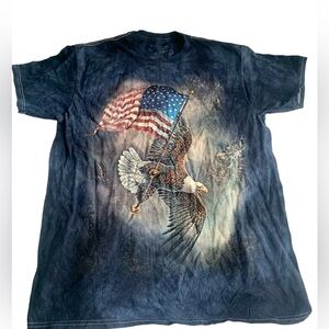 The Mountain Men’s Blue American Flag Eagle T-Shirt Size M New Without Tags